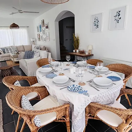 Pantheon Vila Pissouri